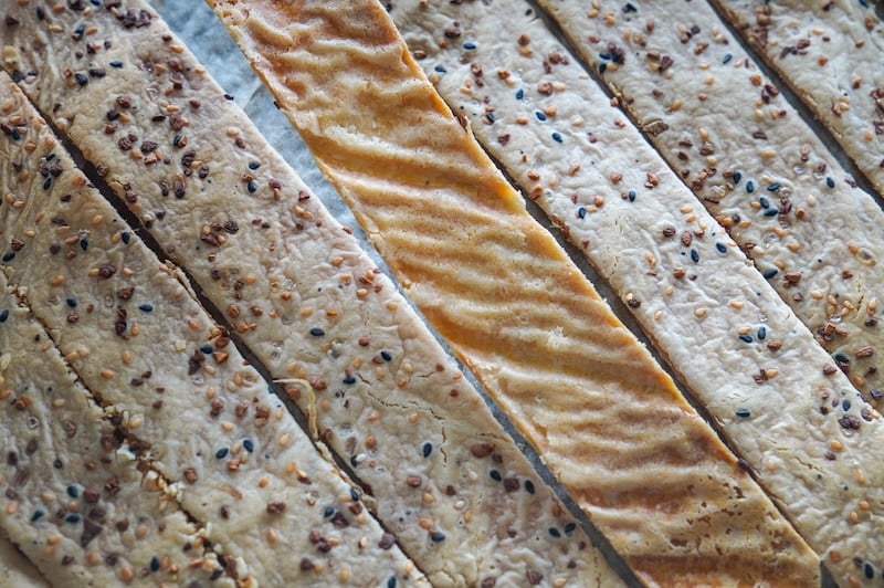 Everything Bagel Sourdough Discard Crackers (3 Ingredients) - That ...