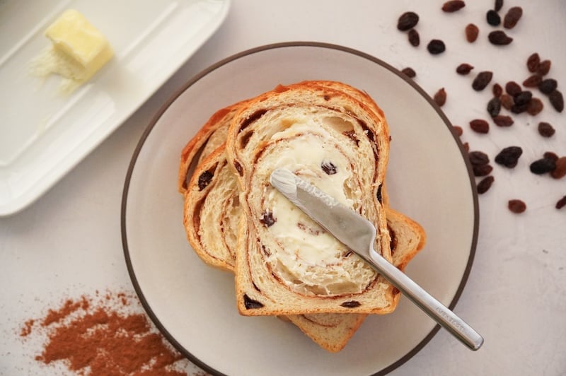 cinnamon swirl sourdough sandwich bread 4