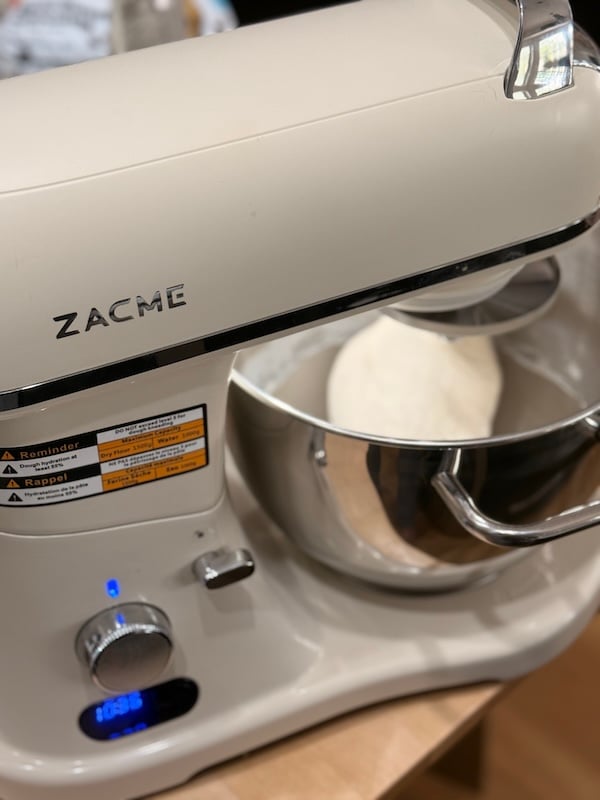 zacme kneading bread dough for 10 minutes