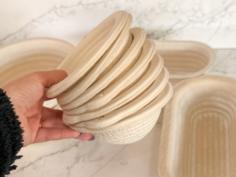 hand holding a stack of grandtobuy mini round bannetons