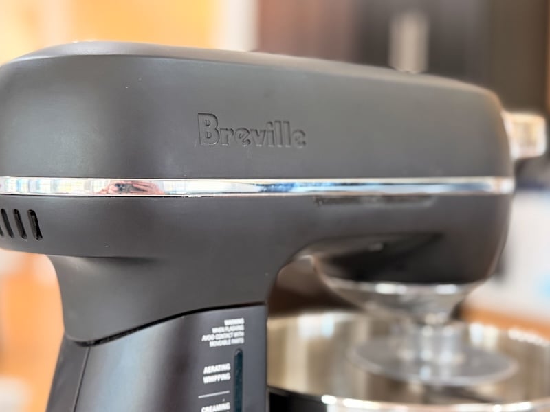 breville logo on the stand mixer
