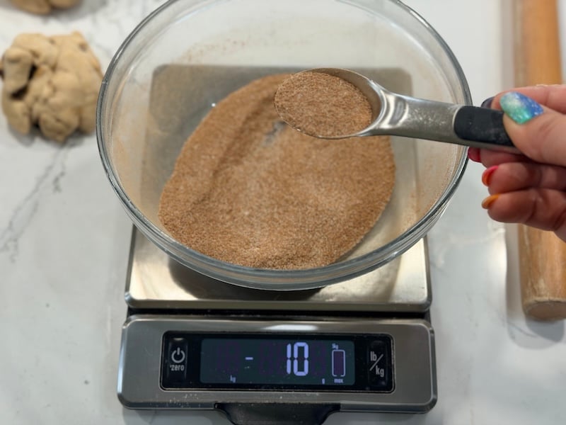 how to easily measure 10g of cinnamon sugar filling