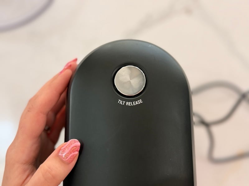 up close view of tilt release button